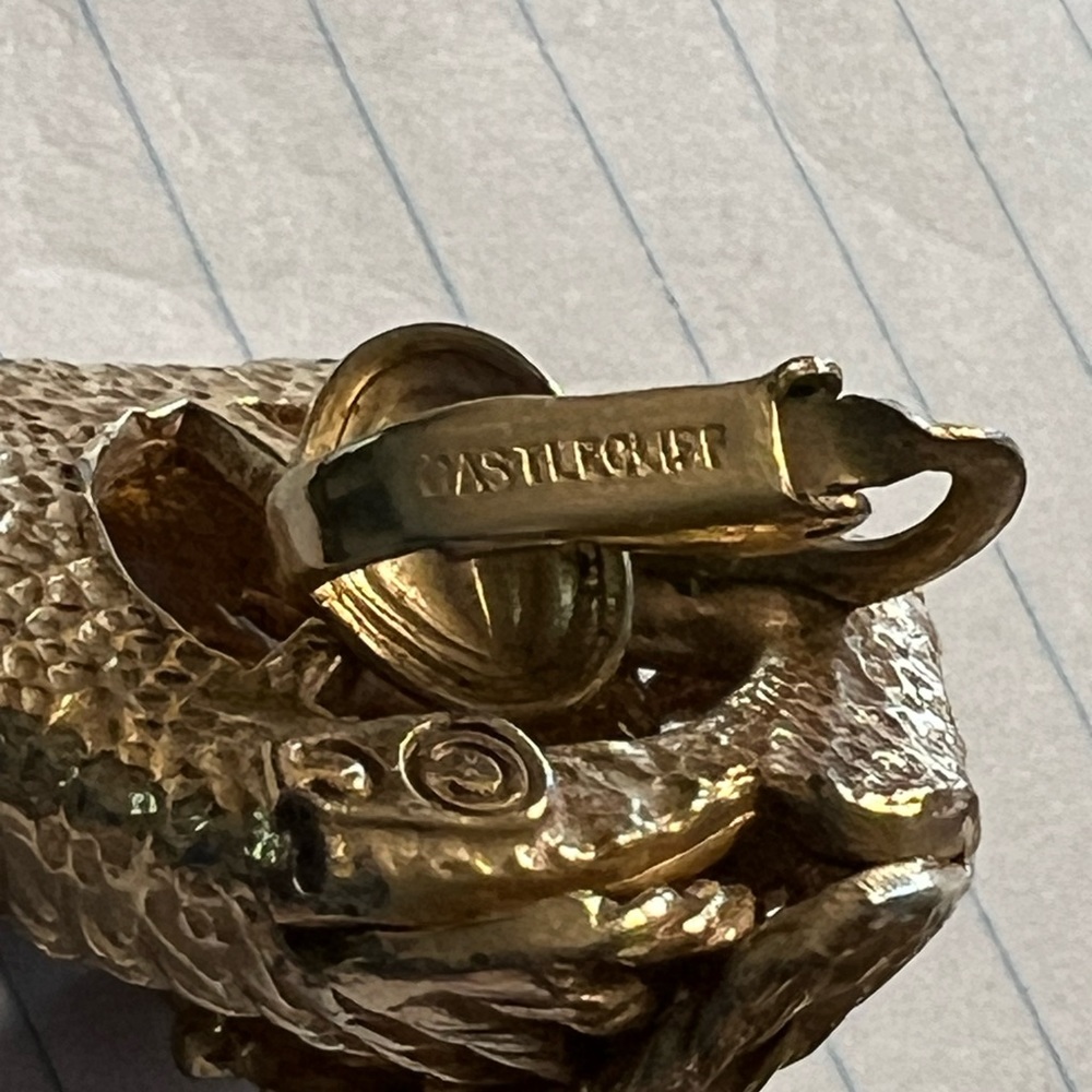 VINTAGE SIGNED CASTLECLIFF GOLD CLIP EARRINGS - Picture 5 of 7